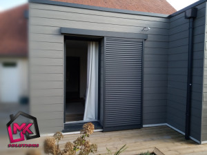 Photo de galerie - Pose et installation d'un volet coulissant motorisé.