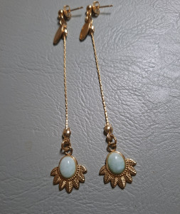 Photo de galerie - Boucles d'oreilles faites main en acier inoxydable et pierres fines.
