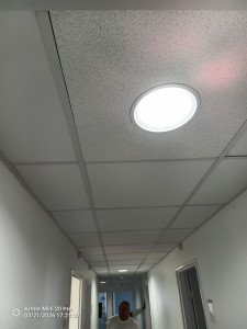 Photo de galerie -  L’installation du plafond – transforme n’importe quelle pièce en un espace élégant et fonctionnel. Chaque détail est réalisé avec précision pour une finition propre et durable. ✨