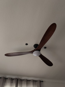 Photo de galerie - Pose de ventilateur de plafond.