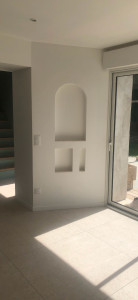 Photo de galerie - Création de niche design en placo + enduit peinture