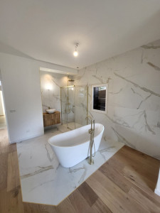 Photo de galerie - Création d’une salle de bain complète, en plomberie, électricité, carrelage, faïence, peinture etc….