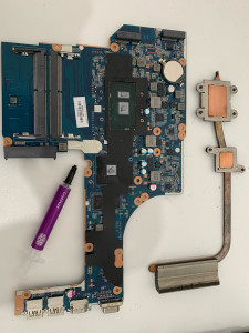 Photo de galerie - Upgrade PC portable, changement du bouton d'allumage, nettoyage et changement de la pâte thermique.