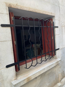 Photo de galerie - Réalisation et installation d’une grille de sécurité