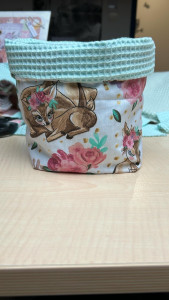 Photo de galerie - ✨ Panier fait main + 6 lingettes démaquillantes – pratique & éco-responsable ✨

Je vous propose un joli panier fait main accompagné de 6 lingettes démaquillantes lavables ??  
Une alternative écologique et durable pour prendre soin de vous tout en rédui