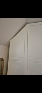 Photo de galerie - Porte découpée en croix pour armoire