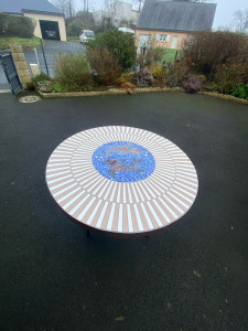 Photo de galerie - Table en mosaïque 