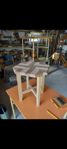 Photo de galerie - Tabouret en bois massif 