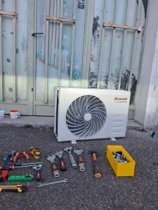 Photo de galerie - Installation, mise en service et dépannage de climatisation split. Travail propre et soigné. Intervention rapide sur Lyon et alentours. Devis gratuit.
