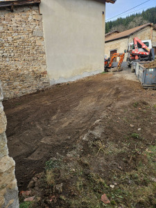 Photo de galerie - Chantier de terrassement plus évacuation de la terre et pierre avec matériel approprié 