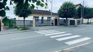 Photo de galerie - Pose de 7piliers weser ton pierre, pose de portillon et portail coulissant. fourniture et pose de clôture en aluminium sur mesure