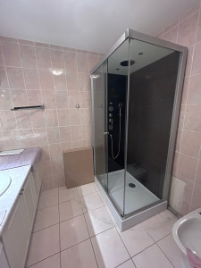 Photo de galerie - Dépose de baignoire et pose du cabine de douche +modification de la tuyeauterie