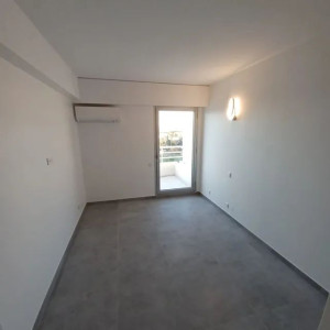 Photo de galerie - Rénovation chambre peinture murs et plafond + pose de linoleum en rouleau