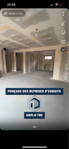 Photo de galerie - Ponçage des enduits avant mise en peinture 