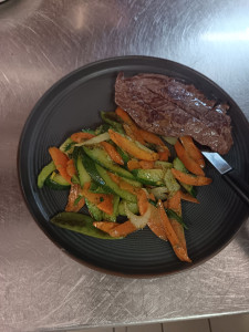 Photo de galerie - Bavette et légumes croquants 