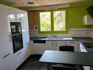 Photo de galerie - Une cuisine posé en rénovation, peinture à la charge du client