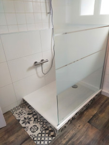 Photo de galerie - Rénovation baignoire en douche (Après)