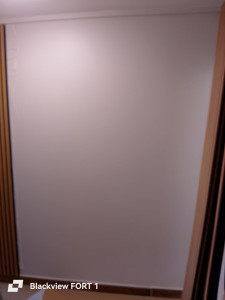 Photo de galerie - Mur avant la pose de panneaux décoratifs 