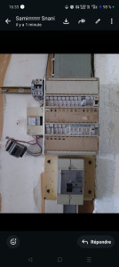 Photo de galerie - Ancien tableau électrique avec Fusil  .. qui saute sauvent 
