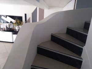 Photo de galerie - Habillage escalier en placo BA 10 vague  .