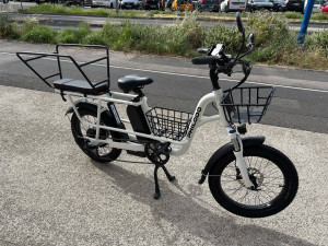 Photo de galerie - Montage de vélo cargo électrique