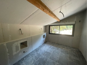 Photo de galerie - Chambre avec tête de lit et niches encastrés