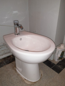 Photo de galerie - Remplacement d’un bidet complet avec mitigeur 