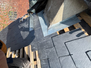 Photo de galerie - Abergement contour de cheminée souder pour toi en ardoise