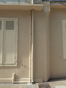 Photo de galerie - Réparation d'une descente de gouttière avec peinture : Melun 