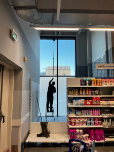 Photo de galerie - Nettoyage, dépoussiérage magasin Action.