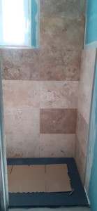 Photo de galerie - Pose murale  travertin pour une salle d eau