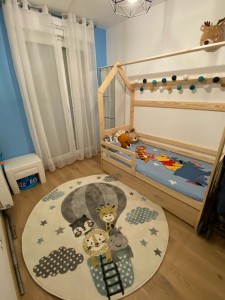 Photo de galerie - Peinture bleu + montage d’un lit cabane