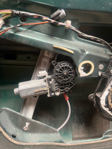 Photo de galerie - Remplacer lève vitre avant droite (côté conducteur)