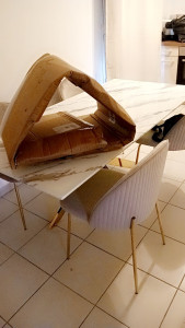 Photo de galerie - Montage d'une table a manger et 4 chaises 