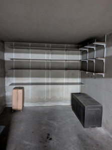 Photo de galerie - J'ai  accroché des étagères au garage 
