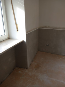 Photo de galerie - Réparation au plâtre sous bassement murs