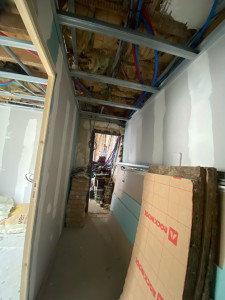 Photo de galerie - Pose d’une ossature métallique en 48