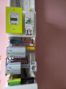 Photo de galerie - Installation tableau electrique câblage encours. 