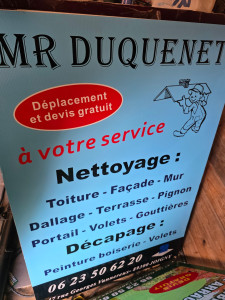 Photo de galerie - Nettoyage décapage volet boiserie traitement de toiture 
