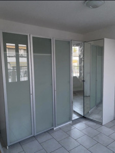 Photo de galerie - Armoire d angle 250x60 cm de large et haut 2,50 montée sans mode d emploi