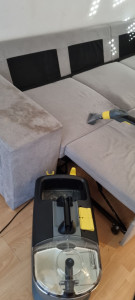 Photo de galerie - En cours de nettoyage d'un canapé ? 8 places