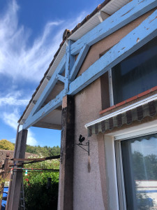 Photo de galerie - Nettoyage façade avec traitement et peinture d’une ferme de charpente Partie 1