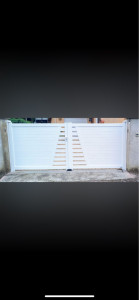 Photo de galerie - Fournitures et poses d’un portail de jardin en aluminium