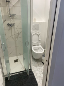 Photo de galerie - Nettoyage et remise en état complets de la salle de bains. Un espace étincelant, propre et prêt à l'utilisation !