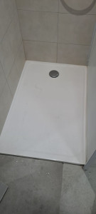 Photo de galerie - Avant nettoyage de receveur de douche et son siphon 