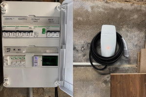 Photo de galerie - Installation d’une borne Tesla avec ajout d’un compteur d’énergie pour le suivi de la consommation, en lien avec l'installation photovoltaïque et la gestion du stockage des batteries.
