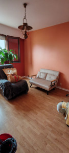 Photo de galerie - Revêtement murale,  peinture,  et meuble  monté 