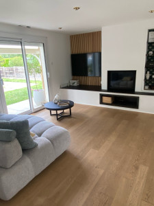 Photo de galerie - Pose de parquet, création d’un mur en tasseau.