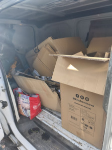 Photo de galerie - Évacuation d'encombrants à la déchetterie.