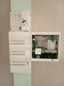 Photo de galerie - Tableau et coffret de communication 